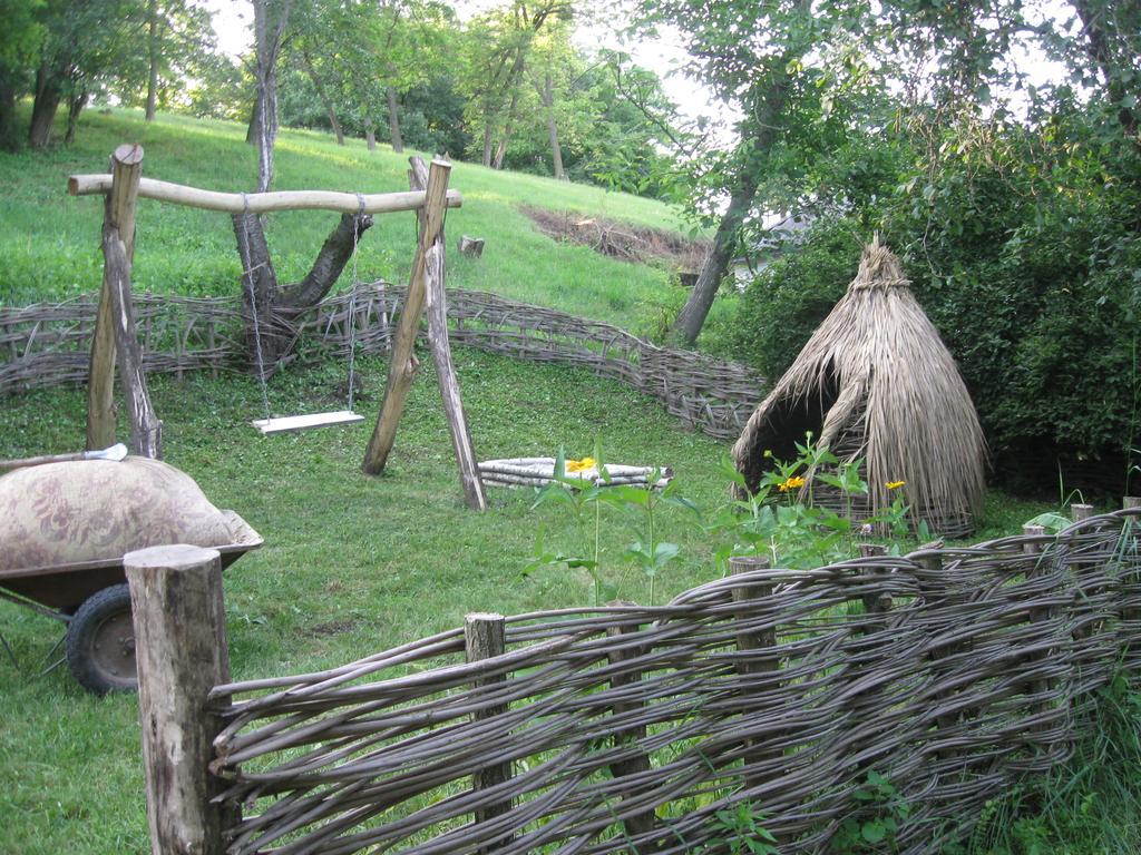 Maliovnytsya Guest House Dybintsy Eksteriør bilde